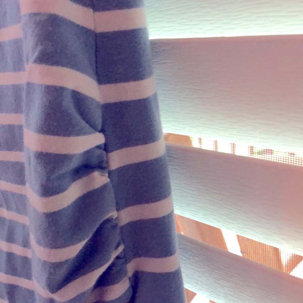 H&M maternity top - Picture 3 of 4